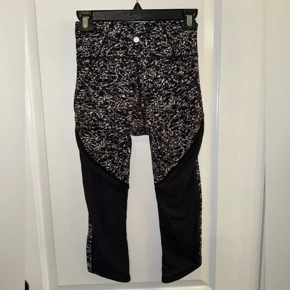 Lululemon Deep Breath Crop 21" Iced Wave White Black - Picture 3 of 13